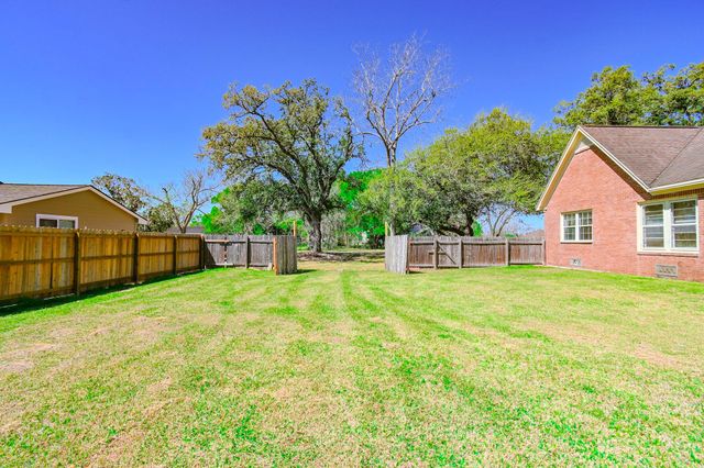 2801 Avenue I, Bay City, TX 77414