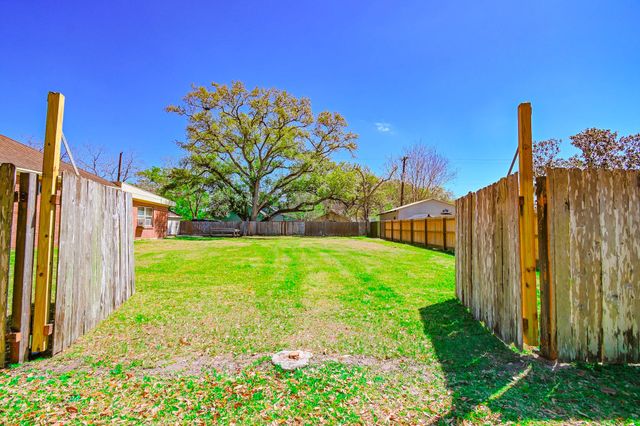 2801 Avenue I, Bay City, TX 77414