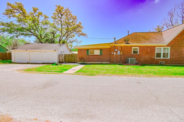 2801 Avenue I, Bay City, TX 77414