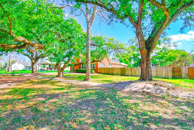 2801 Avenue I, Bay City, TX 77414