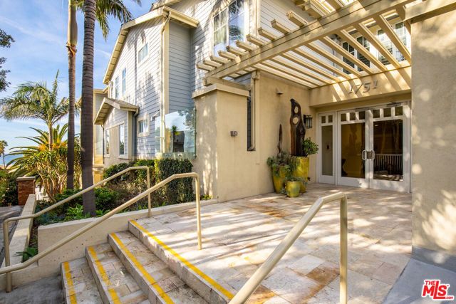 1751 APPIAN Way 302, Santa Monica, CA 90401