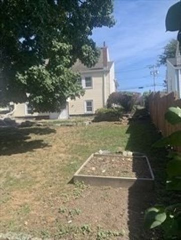 65 Penn St 1, Quincy, MA 02169