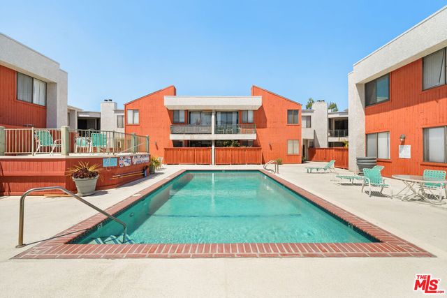 7211 Cozycroft Avenue 50, Winnetka, CA 91306