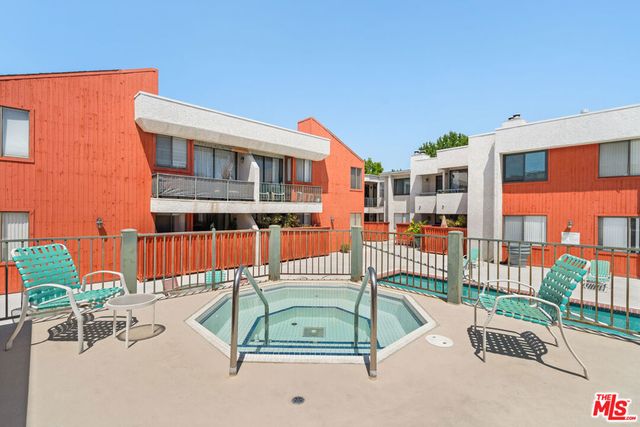 7211 Cozycroft Avenue 50, Winnetka, CA 91306