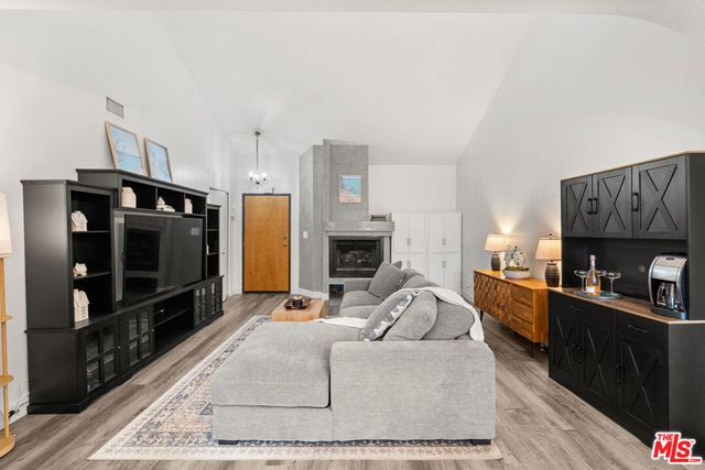 7211 Cozycroft Avenue 50, Winnetka, CA 91306