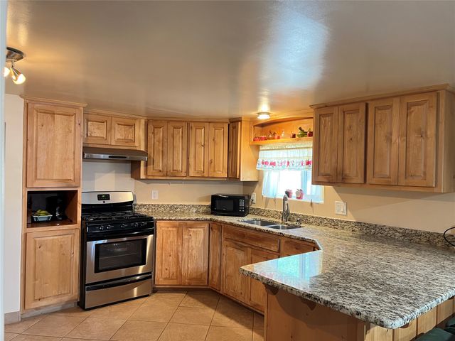 6487 Calle Kryshanna, Santa Fe, NM 87507