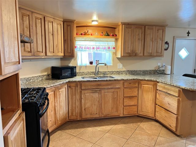 6487 Calle Kryshanna, Santa Fe, NM 87507