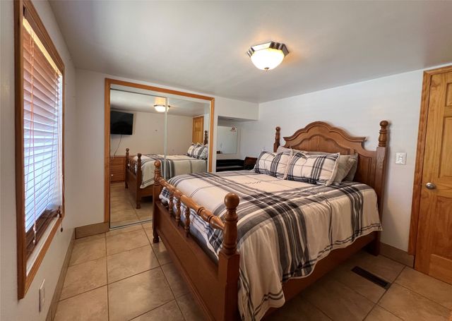 6487 Calle Kryshanna, Santa Fe, NM 87507