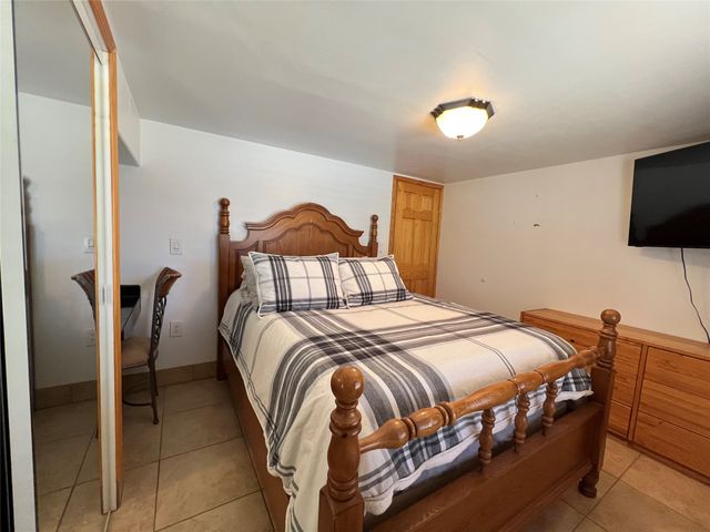 6487 Calle Kryshanna, Santa Fe, NM 87507