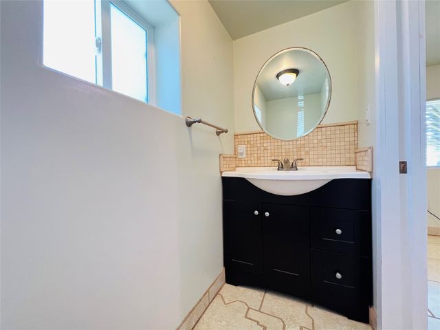 6487 Calle Kryshanna, Santa Fe, NM 87507