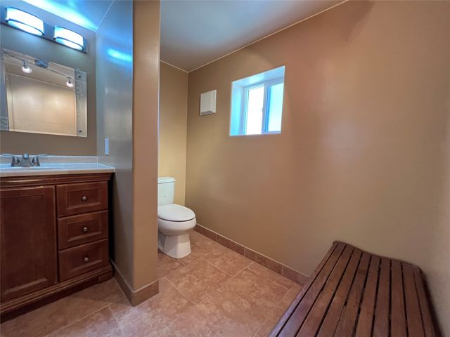 6487 Calle Kryshanna, Santa Fe, NM 87507