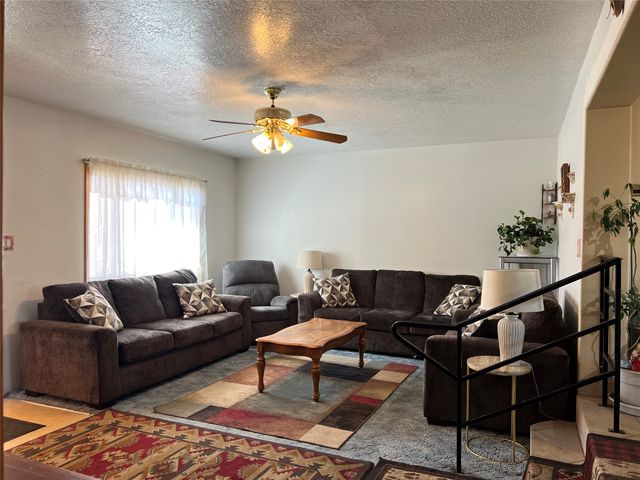6487 Calle Kryshanna, Santa Fe, NM 87507