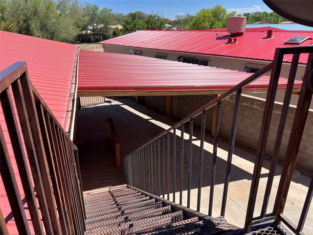 6487 Calle Kryshanna, Santa Fe, NM 87507