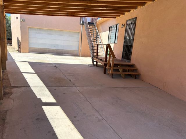 6487 Calle Kryshanna, Santa Fe, NM 87507
