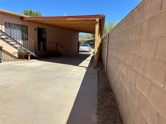 6487 Calle Kryshanna, Santa Fe, NM 87507