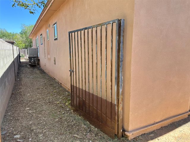 6487 Calle Kryshanna, Santa Fe, NM 87507