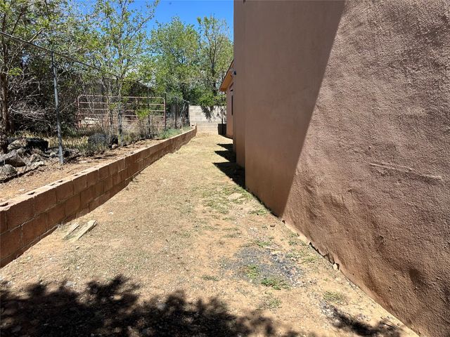 6487 Calle Kryshanna, Santa Fe, NM 87507