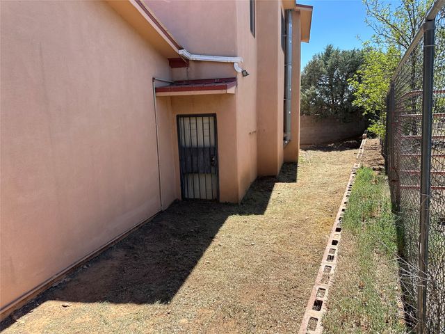 6487 Calle Kryshanna, Santa Fe, NM 87507
