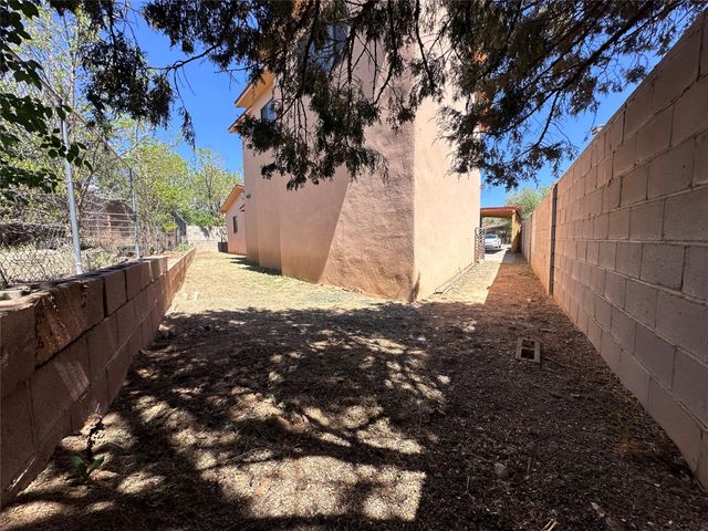 6487 Calle Kryshanna, Santa Fe, NM 87507