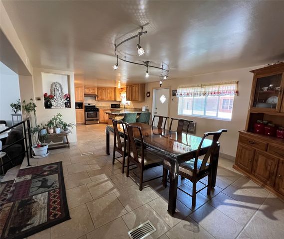 6487 Calle Kryshanna, Santa Fe, NM 87507