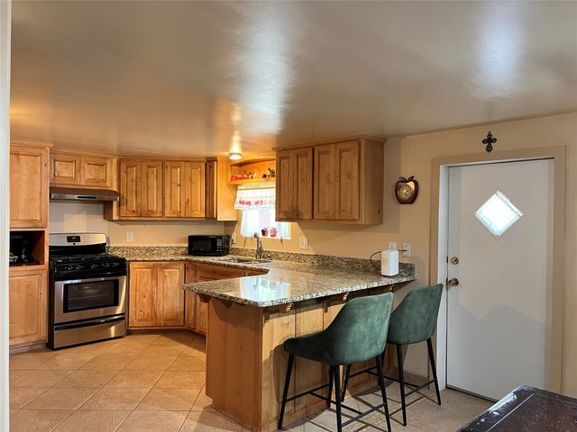 6487 Calle Kryshanna, Santa Fe, NM 87507