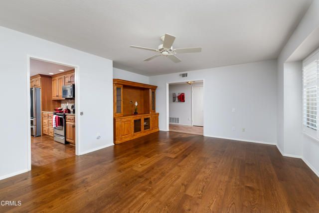 40218 Village 40, Camarillo, CA 93012