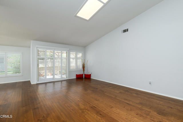 40218 Village 40, Camarillo, CA 93012