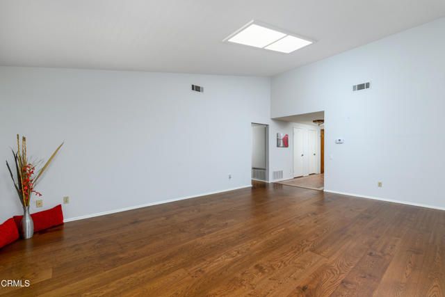 40218 Village 40, Camarillo, CA 93012