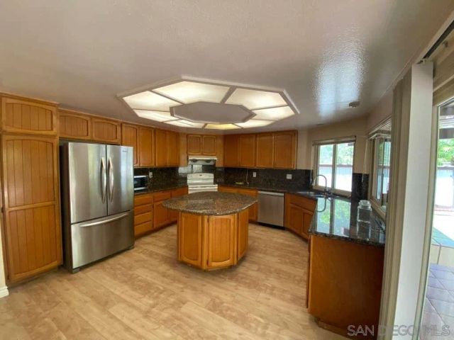 12592 Heatherfield Ln, San Diego, CA 92128