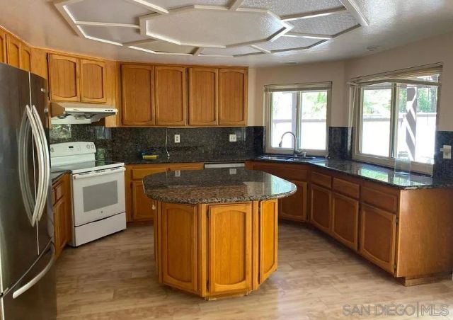 12592 Heatherfield Ln, San Diego, CA 92128