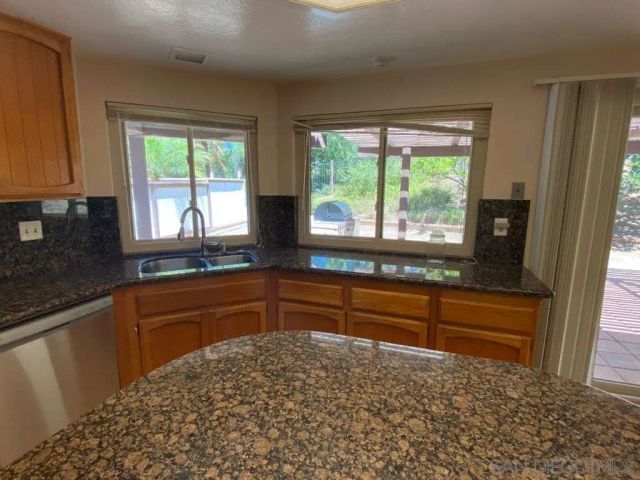 12592 Heatherfield Ln, San Diego, CA 92128