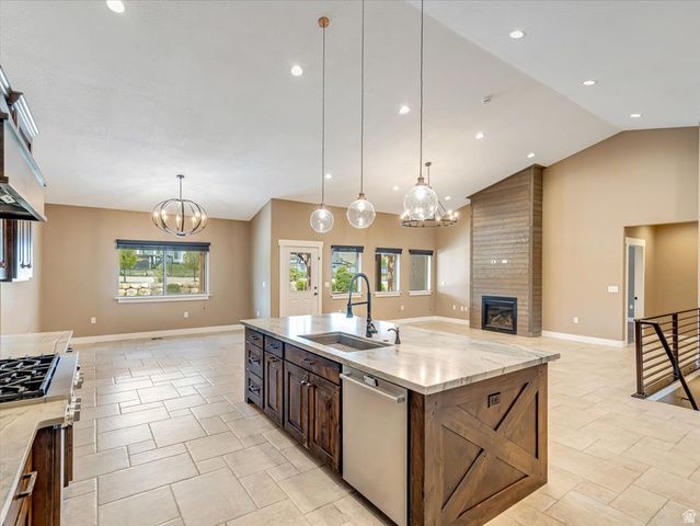 1627 E LAKEVIEW LN, Eagle Mountain, UT 84005