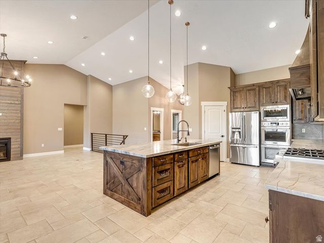 1627 E LAKEVIEW LN, Eagle Mountain, UT 84005
