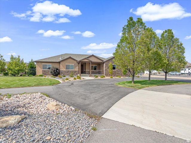 1627 E LAKEVIEW LN, Eagle Mountain, UT 84005