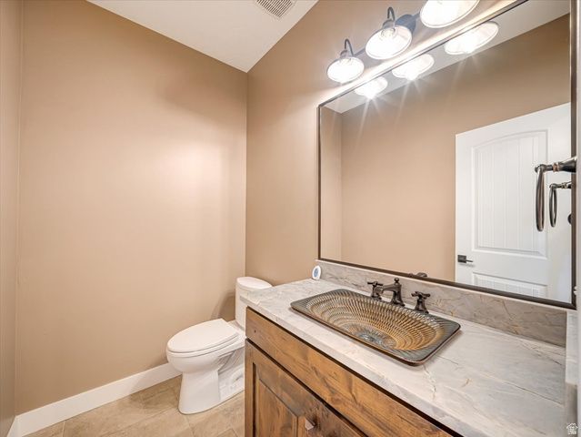 1627 E LAKEVIEW LN, Eagle Mountain, UT 84005