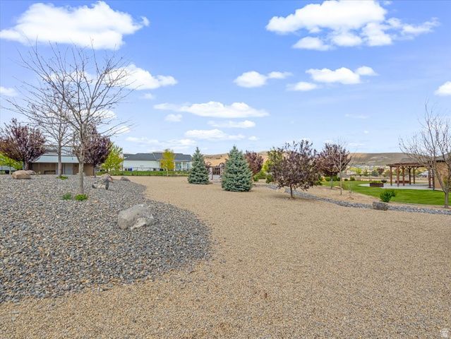 1627 E LAKEVIEW LN, Eagle Mountain, UT 84005