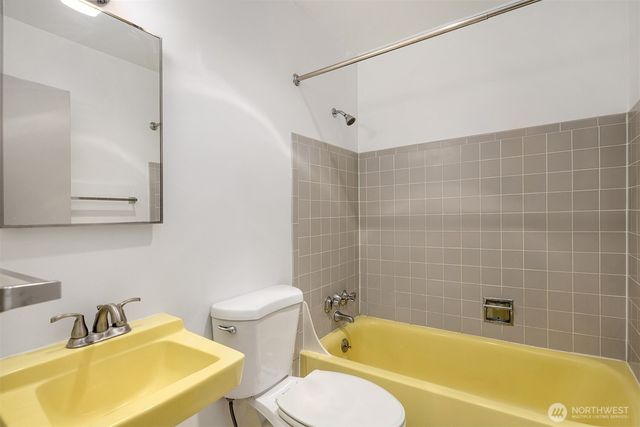 2233 NE 46th Street, Seattle, WA 98105