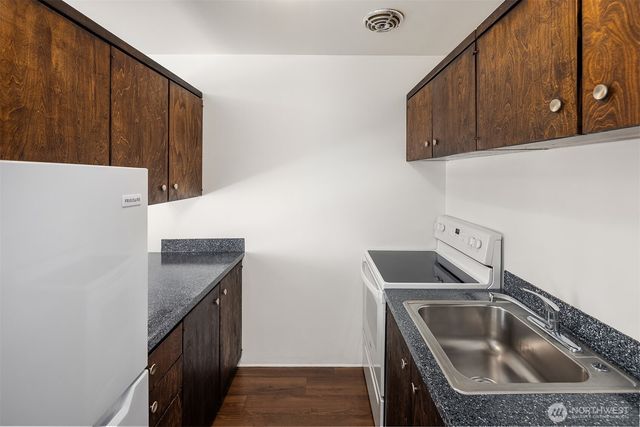 2233 NE 46th Street, Seattle, WA 98105