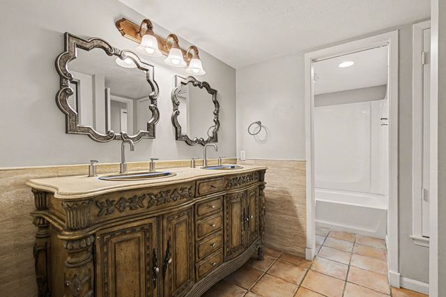 1606 Hawthorne Drive, Arlington, TX 76012