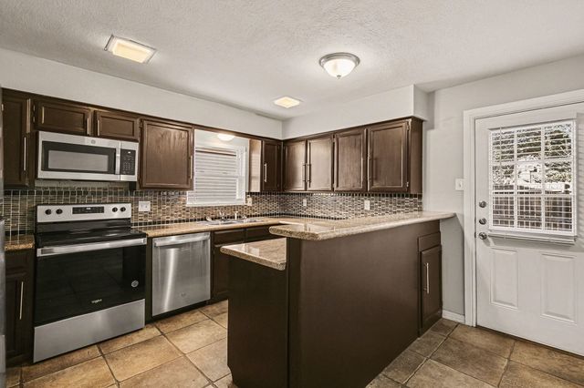 1606 Hawthorne Drive, Arlington, TX 76012