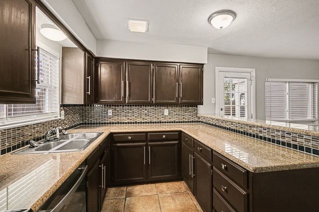 1606 Hawthorne Drive, Arlington, TX 76012