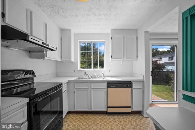 9715 WATER OAK DR, Fairfax, VA 22031