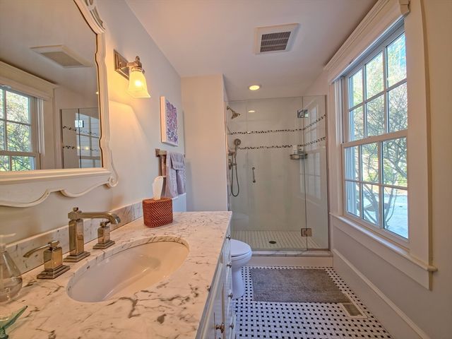 552 Main St, Barnstable, MA 02635