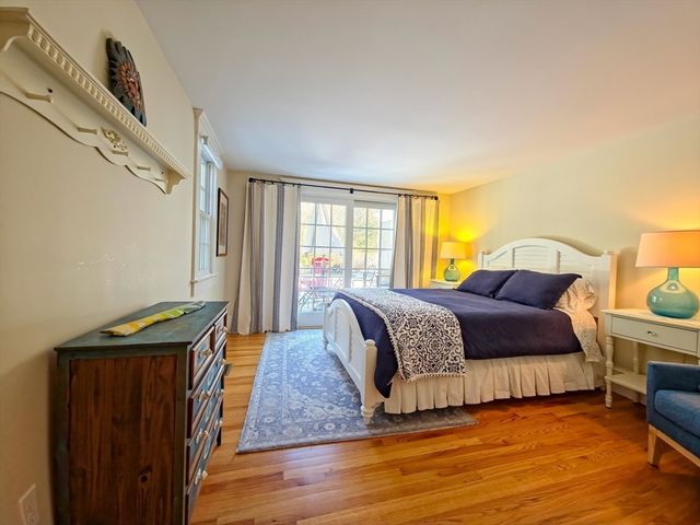 552 Main St, Barnstable, MA 02635