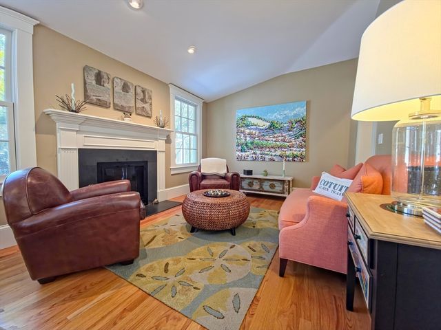 552 Main St, Barnstable, MA 02635