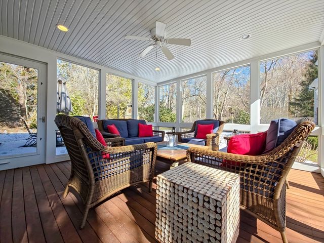 552 Main St, Barnstable, MA 02635