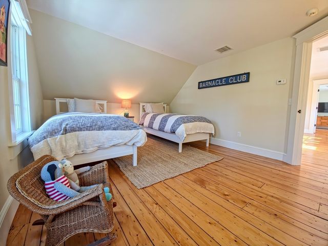 552 Main St, Barnstable, MA 02635