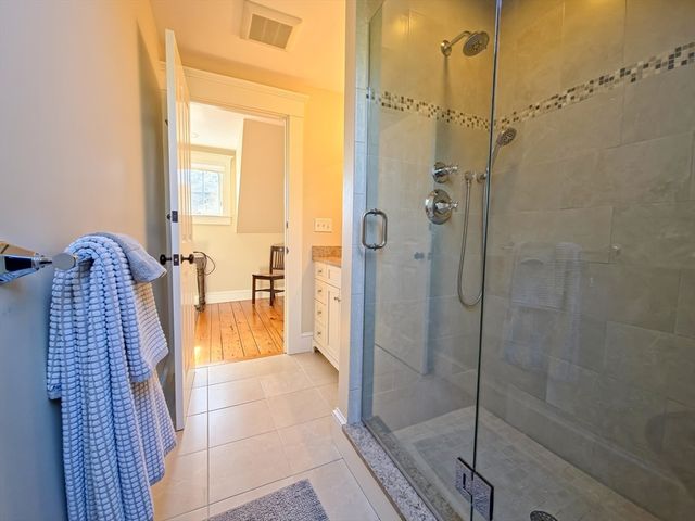 552 Main St, Barnstable, MA 02635