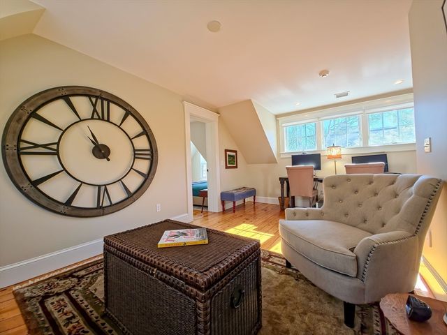 552 Main St, Barnstable, MA 02635