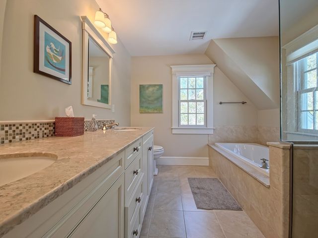 552 Main St, Barnstable, MA 02635